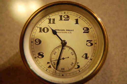 Tischchronometer der Glashütter Uhrmacherschule von Berhard Precht
