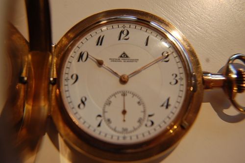 Goldsavonette der Deutsche Präzisions Uhrenfabrik Glashütte i. Sa. (Nr. 208525)
